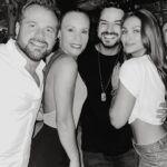 Jessica Coch Instagram - 20 fotos de lo que fue este año. Aquí las primeras 10, arrancó con una noticia padrísima, pláticas increíbles, muchos encuentros, cumples y un concierto increíble, de los muchos que llegaron . ✨🎄🎆❤️🥰