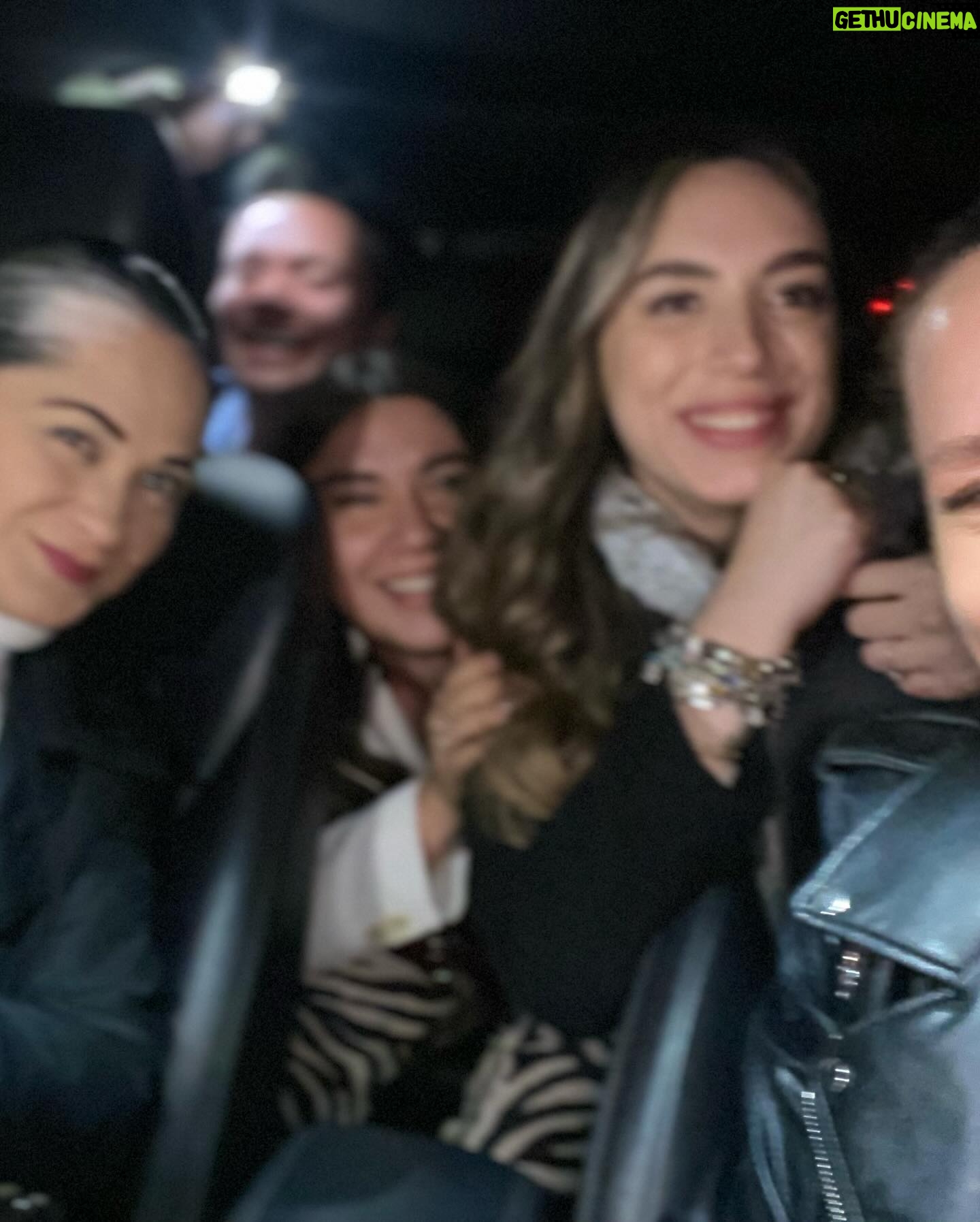 Jessica Coch Instagram - 20 fotos de lo que fue este año. Aquí las primeras 10, arrancó con una noticia padrísima, pláticas increíbles, muchos encuentros, cumples y un concierto increíble, de los muchos que llegaron . ✨🎄🎆❤️🥰