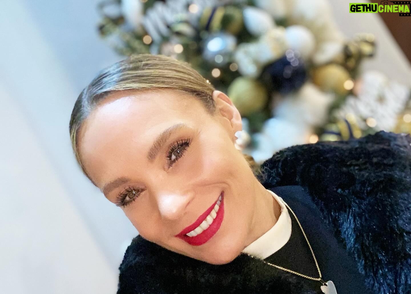 Jessica Coch Instagram - Mi familia y yo, les deseamos una linda Noche buena. 🎄✨❤️🙏🏻 #Agradecida #Bendecida #Navidad