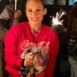 Jessica Coch Instagram - Posada de @elmaleficioof 🎄🤩❤️ Fotitos que no subí 🙃 Nunca entendí por que brincaba así para pegarle@a la piñata … 🪅 🙊😅🤣 Foto 5 @marlenefavela @sofia_96castro y sho listas para correr por los dulces 🙊😮‍💨🪅💅🏻 @juliovallado a mí, si me taparon los ojos, no se valió! 🥲🤣😜