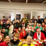 Jessica Coch Instagram - Posada de @elmaleficioof 🎄🤩❤️ Fotitos que no subí 🙃 Nunca entendí por que brincaba así para pegarle@a la piñata … 🪅 🙊😅🤣 Foto 5 @marlenefavela @sofia_96castro y sho listas para correr por los dulces 🙊😮‍💨🪅💅🏻 @juliovallado a mí, si me taparon los ojos, no se valió! 🥲🤣😜