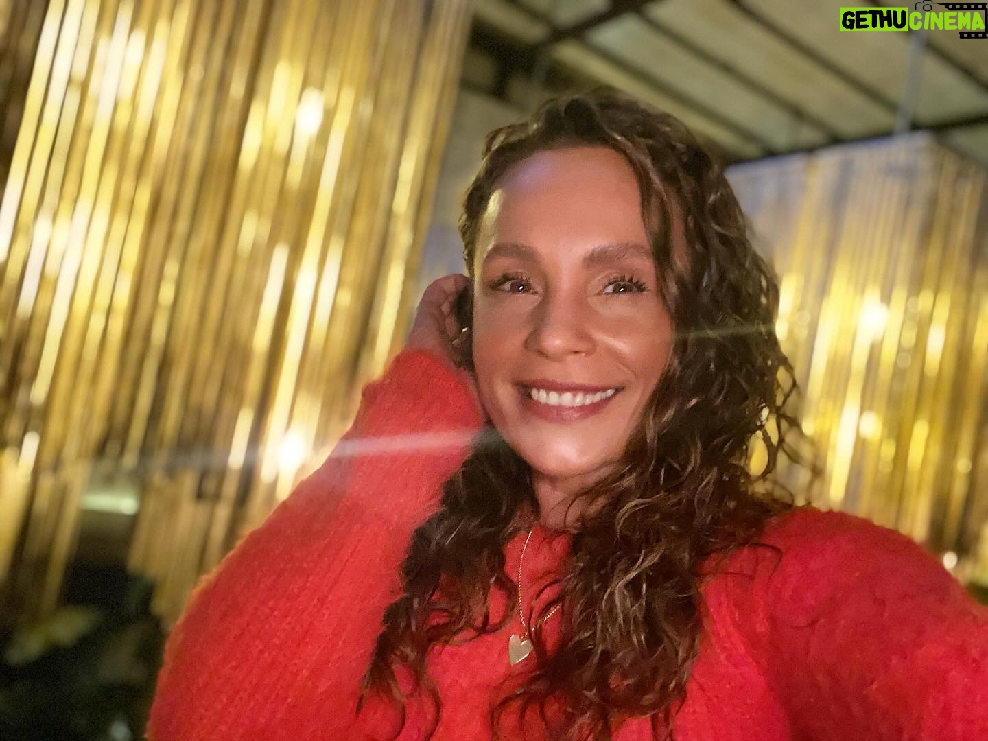 Jessica Coch Instagram - Un día bonito, con la modelo. 🌼 -La modelada no se me da, me gana la risa 🤭