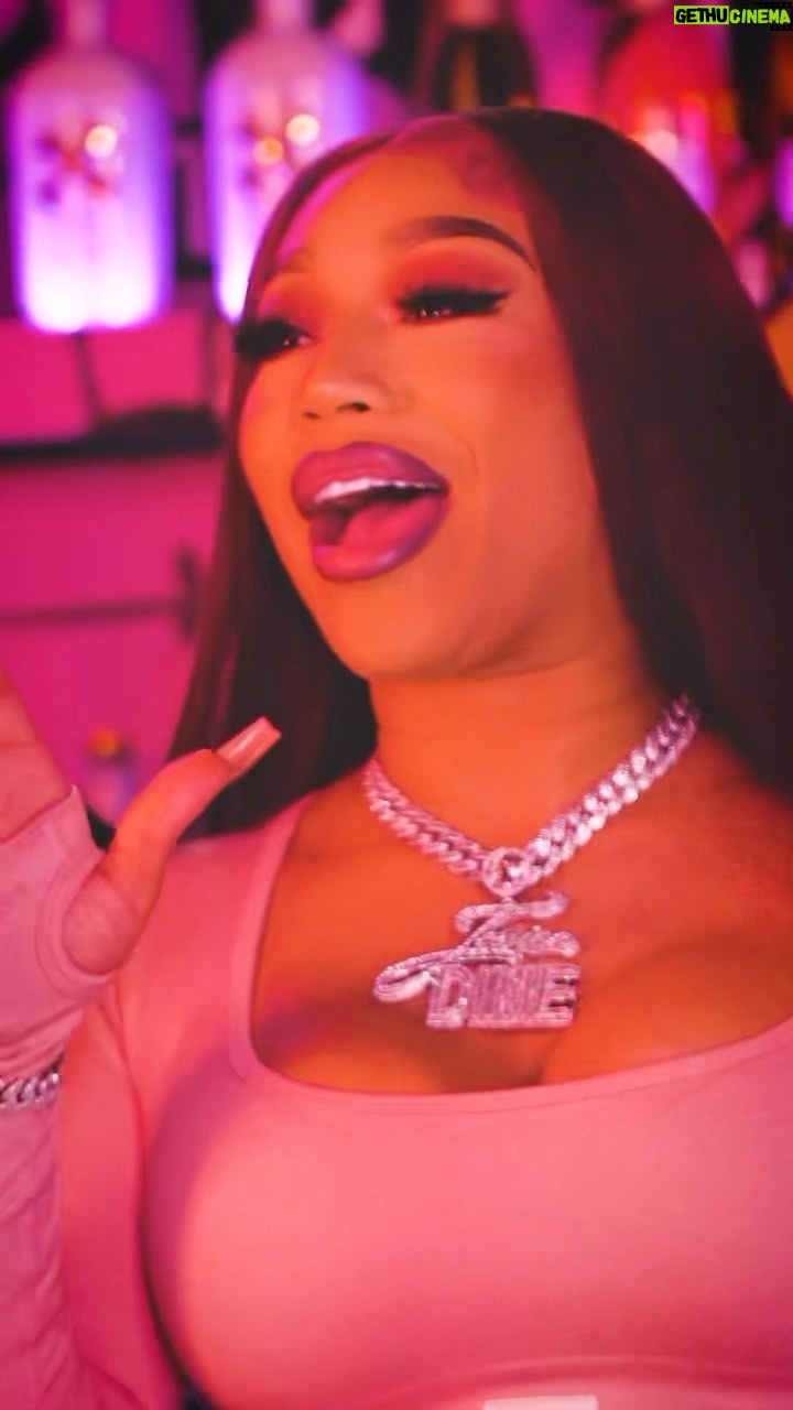 Jessica Dime Instagram - HOPE YALL READY FOR THIS NEW EPISODE OF @beautyandthebeatspodcast with the one and only #kmichelle (she still got me blocked y’all help her 😂) dropping on our YouTube at 3pm est /12pm pst this was a special one y’all don’t wanna miss this ❤️〽️ @drummaboyfresh we sippin’ on “The Dimepiece” cocktail btw recipe coming soon .. 🥂🍓