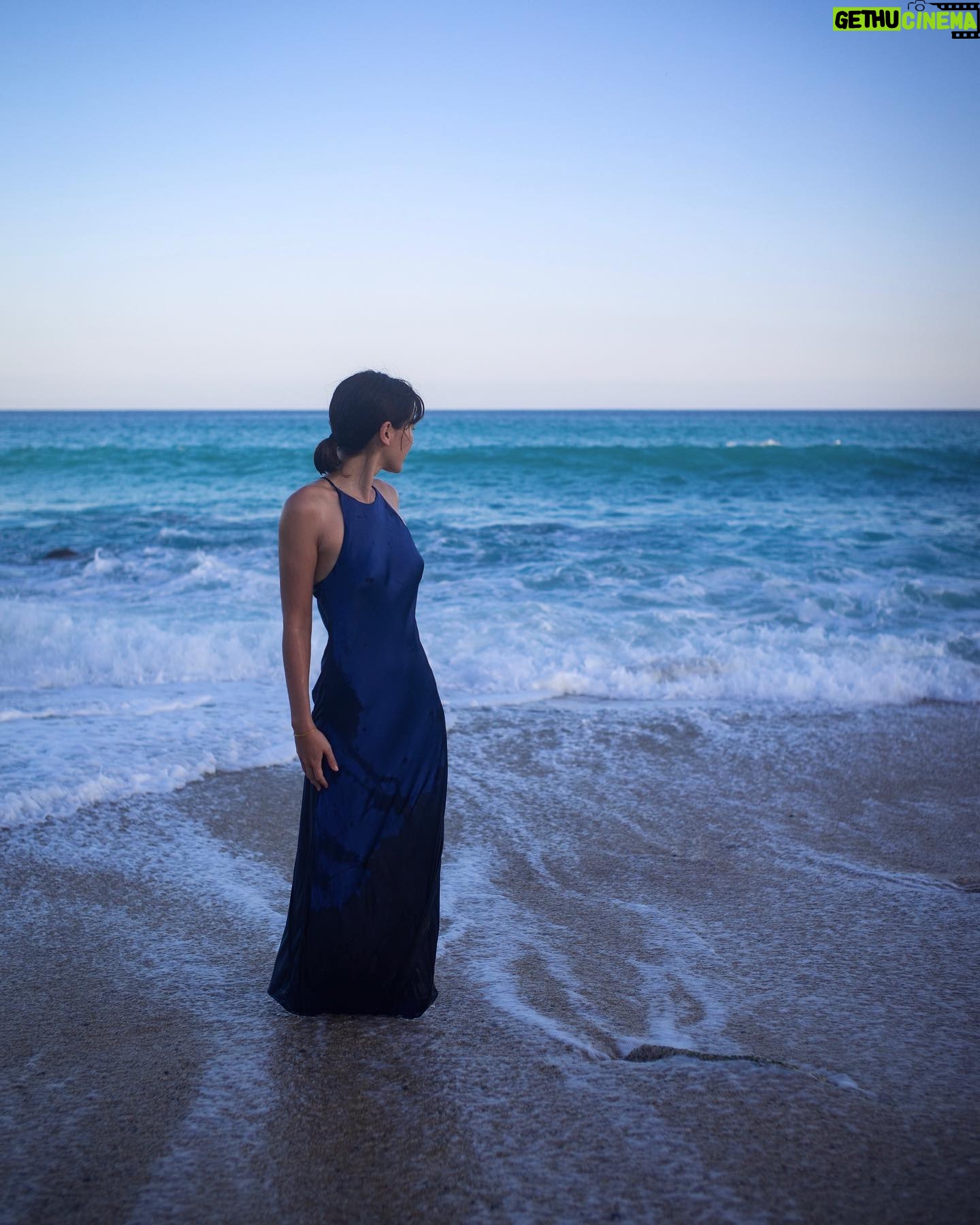 Jessica Henwick Instagram - thinking deep, meaningful thoughts and oh shit the tides coming in