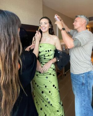 Jessica Henwick Instagram - @goldhouseco.  Thank you @marcmena and @pircillapae for getting me ready and @thisisge for the photos! ❤️

👗 @huishanzhang 
💍 @runaconcept 
👠 @schutz 
👓 @lookopticusa