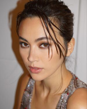 Jessica Henwick Instagram - @giorgioarmani @arabbitsfoot! 
💄 @valeriaferreiramakeup 
💇🏻‍♀️ @thebradylea