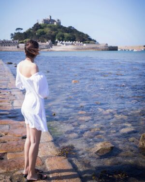 Jessica Henwick Instagram - An English summer.
