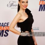 Jessica Lowndes Instagram - 31st Annual Race to Erase MS @racetoerasems ❤️ H&M: @ianmaxion Nails: @zrinka_vuksan_bolancha Dress: @evernew_official