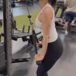 Jessica Lowndes Instagram - Beach Body Blast @bettrbodies… How’s that for an alliteration? 😂💪🏻✈️🌴👙 Last workout with @rystrongfitness before my flight! Tried a stomach vacuum for the first time! 😅 Not as easy as it looks!