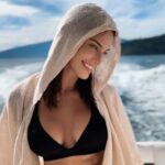 Jessica Lowndes Instagram - My dear friend @oceanbloom makes the most amazing beach cover ups 🤩 Check them out in her store! 🌊