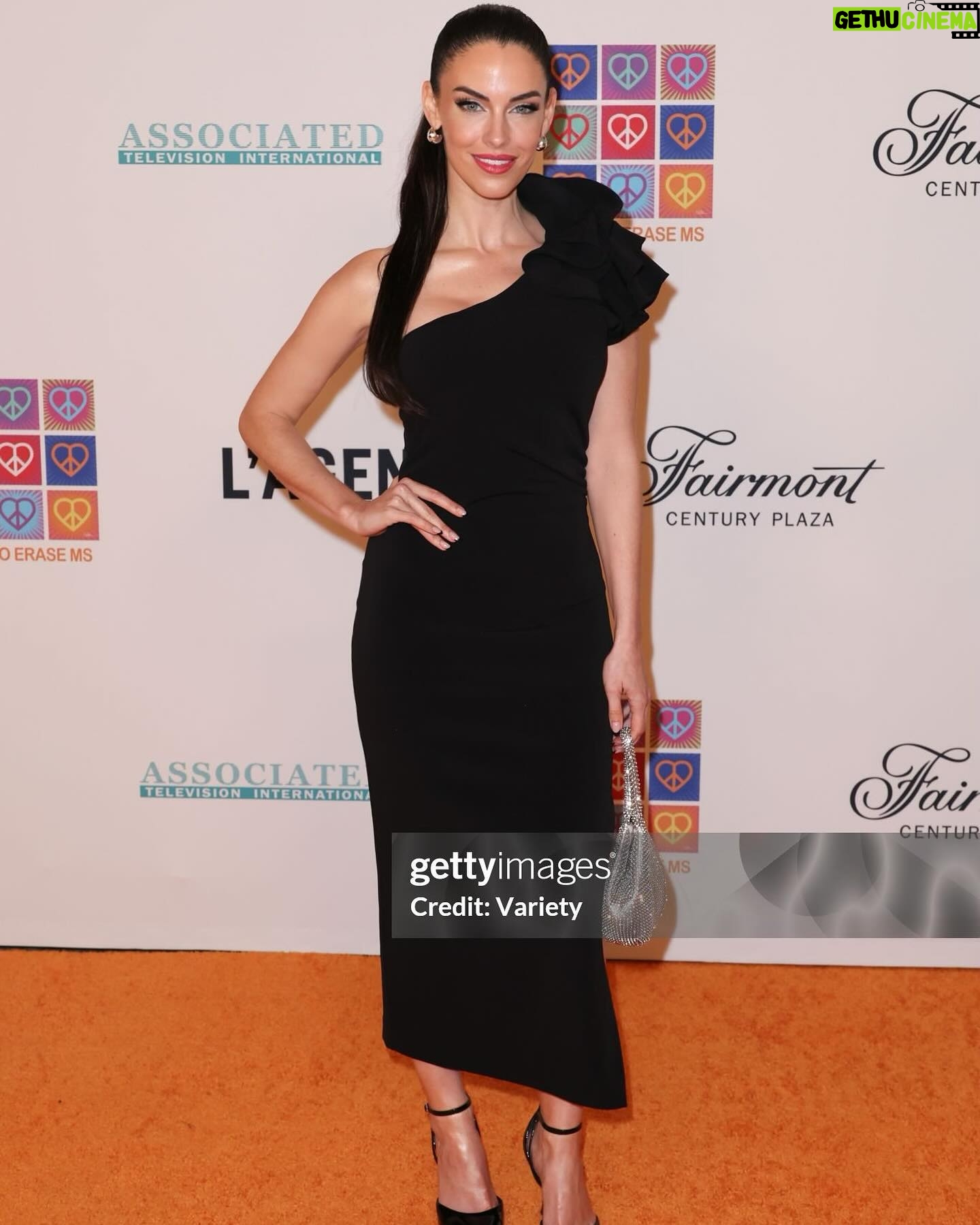 Jessica Lowndes - 3 Likes - 31st Annual Race to Erase MS @racetoerasems β€οΈ
H&M: @ianmaxion
Nails: @zrinka_vuksan_bolancha
Dress: @evernew_official