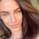 Jessica Lowndes Instagram - Fresh 💇🏻‍♀️ & 🎨 before my flight ✈️ Thank you @tomaryavongstyling @thebiacollective 🩷 Thank you @theskingirls for the new skin products! 🙏🏻