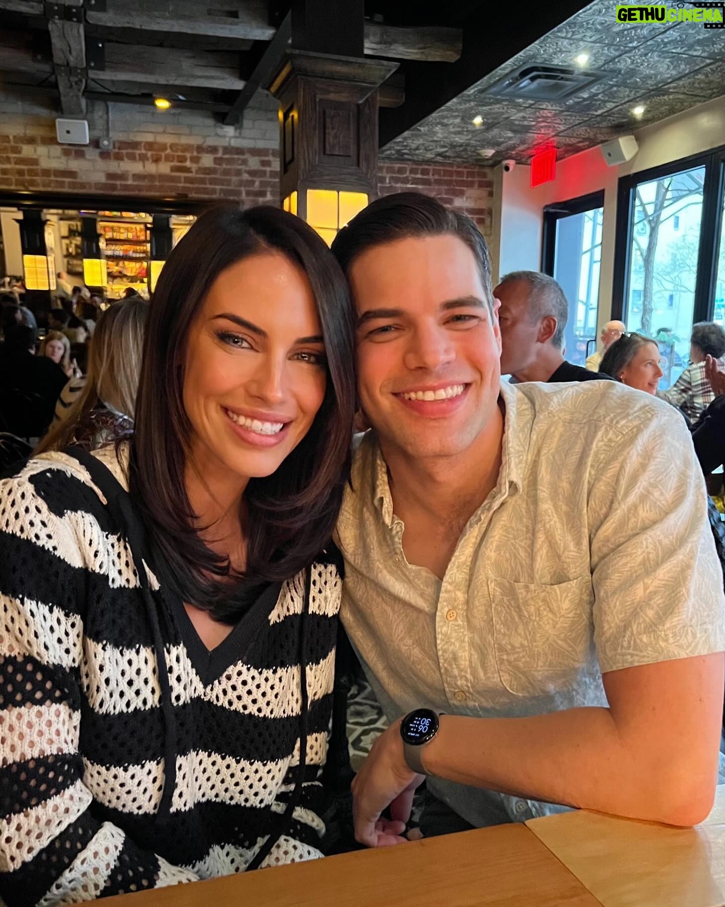 Jessica Lowndes - 3 Likes - Belly laughs with my buddy @jeremymjordan #reunited
(P.S. Do yourself a favor and go see him as Jay Gatsby in @bwaygatsby. Heβll make you cry. In a good way π₯Ή)
