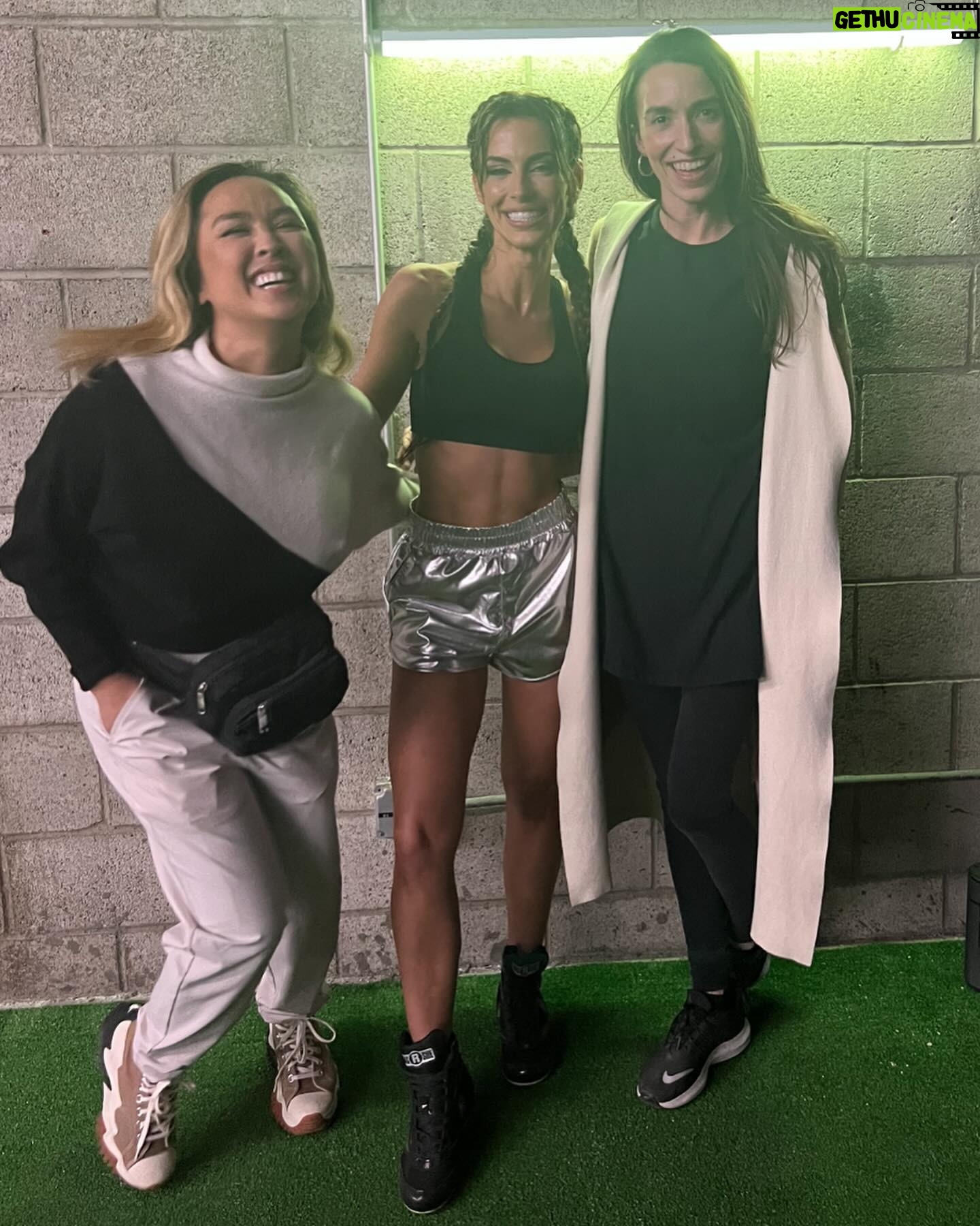 Jessica Lowndes Instagram - BTS of my #RIGHTNOW music video! Definitely one of my favorite songs off of my new album #88 🥊 REMIX coming verrry 🔜 #linkinbio #88visualalbum “You dont lose if you get knocked down; you lose if you stay down.” - Muhammad Ali 🥊🥊🥊