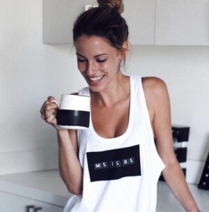 Jessica Lowndes Instagram - Need a last minute Mother’s Day gift? In celebration of Mother’s Day this coming Sunday, l’m hopping back on @cameo this week for a good cause! For those of you who don’t know, my Mama has Multiple Sclerosis so half of the proceeds will go towards the @mssociety, a cause very close to my heart. Come say hi and request any kind of personalized video you’d like! Can’t wait to connect with you! 🌷🩷💐 I also started a charitable clothing line for her a few years back called @love.fights! Be sure to check it out. 10% of all of the designs in our new store go towards the @mssociety! 🛍️👉🏻 Lovefights.org