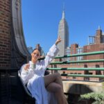 Jessica Lowndes Instagram - Lowndes sisters taking on the Big Apple, one photo at a time 🍎🏙️👯‍♀️ @jacquidani_