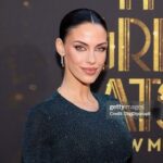 Jessica Lowndes Instagram - I feel incredibly privileged to have been able to support my dear friend @jeremymjordan on his opening night as Jay Gatsby on Broadway @bwaygatsby. I'm completely amazed by his performance and so happy to have my beautiful sister @jacquidani_ with me as my date! What an incredible show! 🎭 Makeup: @katienovamakeup Hair: @hairbyalisonfarfan Nails: @zrinka_vuksan_bolancha Jewels: @yayapublicity @nicolerosejewelry