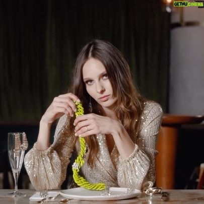 Jessica May Instagram - J E S S I C A ✨✨✨ Jessica May ile “Sevgililer Günü” konseptli çok keyifli bir çekim gerçekleştirdik. 🦋🌸 @jessicamayofficial @gardiropmagazin #gardiropcover #gardiropmagazin Katkılarından dolayı @parfois_turkiye ‘ye teşekkürler. Yeni sayımız tüm dijital platformlarda ✨ #jessicamay Yayınlar Direktörü: @gulay_ozdemir Röportaj: @caglakucukdereli Video: @osmanlatf Fotoğraflar: @ozanbalta Moda Direktörü: @fulyagungor Saç: @selhan.c Makyaj: @erkanuluc Kurumsal İletişim: @mine.gunduz Dijital İletişim: @yoncayalki Fotoğraf Asistanı: @ahmed_nadhim__ Video Asistanı: @tekbasatakan Video Edit: @ilydas Prodüksiyon: @nutekstudio Mekan: @kunsociety Teşekkürler @editmenajerlik @caglagulsarac