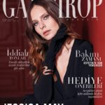 Jessica May Instagram – Jessica May: İyi Kalpli, Neşeli ve Duru ✨ 
“Dünümün bugünden farklı olması, yarınımın aynısı olmaması için özen gösterdiğimde, bütün hayatımın bir düzene girdiğini ve bunun benim enerjimi olumlu yönde etkilediğini fark ettim.” diyen Jessica, sorularımızı tüm samimiyetiyle yanıtlayarak iç dünyasına yolculuk etmemizi sağladı. İyi kalpli, hayvan sever ve maneviyatı yüksek başarılı oyuncu Jessica May ile çok keyifli bir kapak çekimi gerçekleştirdik. 🦋🌸 @jessicamayofficial @gardiropmagazin #gardiropcover #gardiropmagazin
 
Yeni sayımız tüm dijital platformlarda ✨ 
 
#jessicamay
Yayınlar Direktörü: @gulay_ozdemir 
Röportaj: @caglakucukdereli
Fotoğraflar: @ozanbalta
Video: @osmanlatf
Moda Direktörü: @fulyagungor
Bluz ve Aksesuarlar: @parfois_turkiye 
Saç: @selhan.c
Makyaj: @erkanuluc
Kurumsal İletişim: @mine.gunduz
Dijital İletişim: @yoncayalki
Fotoğraf Asistanı: @ahmed_nadhim__
Video Asistanı: @tekbasatakan
Video Edit: @ilydas
Prodüksiyon: @nutekstudio
Mekan: @kunsociety
Teşekkürler @editmenajerlik @caglagulsarac @dilaraacarcollection