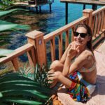 Jessica May Instagram - “İki bahar arasında tutulmuş bir dilektir yaz”.. ☀️🍍🏝️