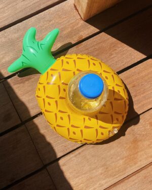 Jessica May Instagram - “İki bahar arasında tutulmuş bir dilektir yaz”.. ☀️🍍🏝️