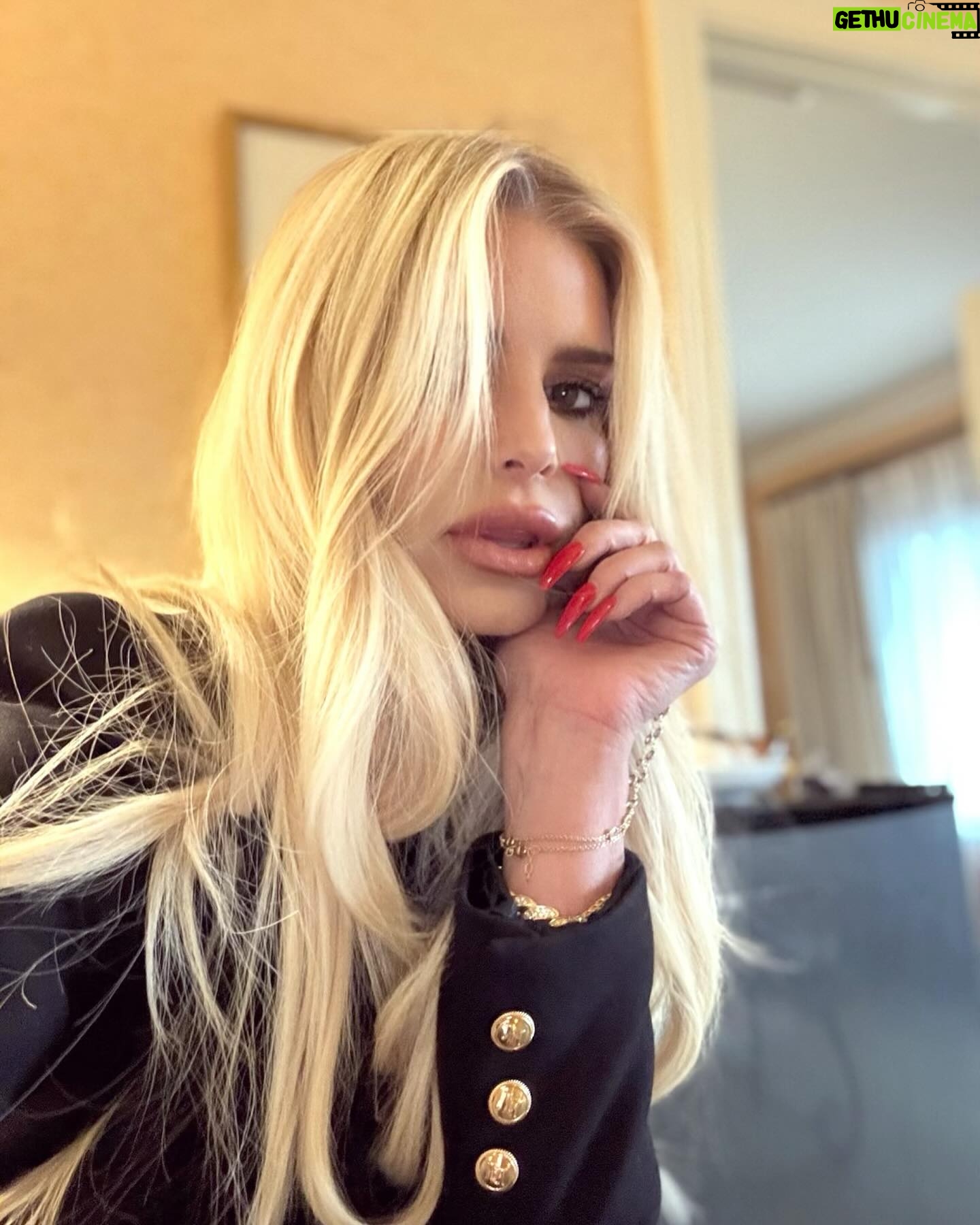 Jessica Simpson Instagram - Know your worth, then add taxes 😜
