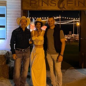 Jessica Szohr Instagram - Happy Birthday to the man that makes shit right. Who is honest and caring. But just wants to be around his daughters… who knows every lyric to every song. Will dance with Garth and do the electric slide with Snoop… will win a cup casually (the first one ever for the kings!) and tell me my smile is perfect. He is what men should want to be. He is what people should want to be. Also this mofo could do stand up…happy birthday you coop to the coop ! We love you more !