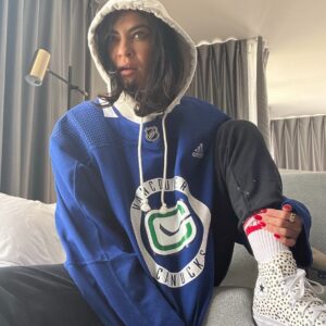 Jessica Szohr Instagram - Ready for some football! Waiting for some hockey!