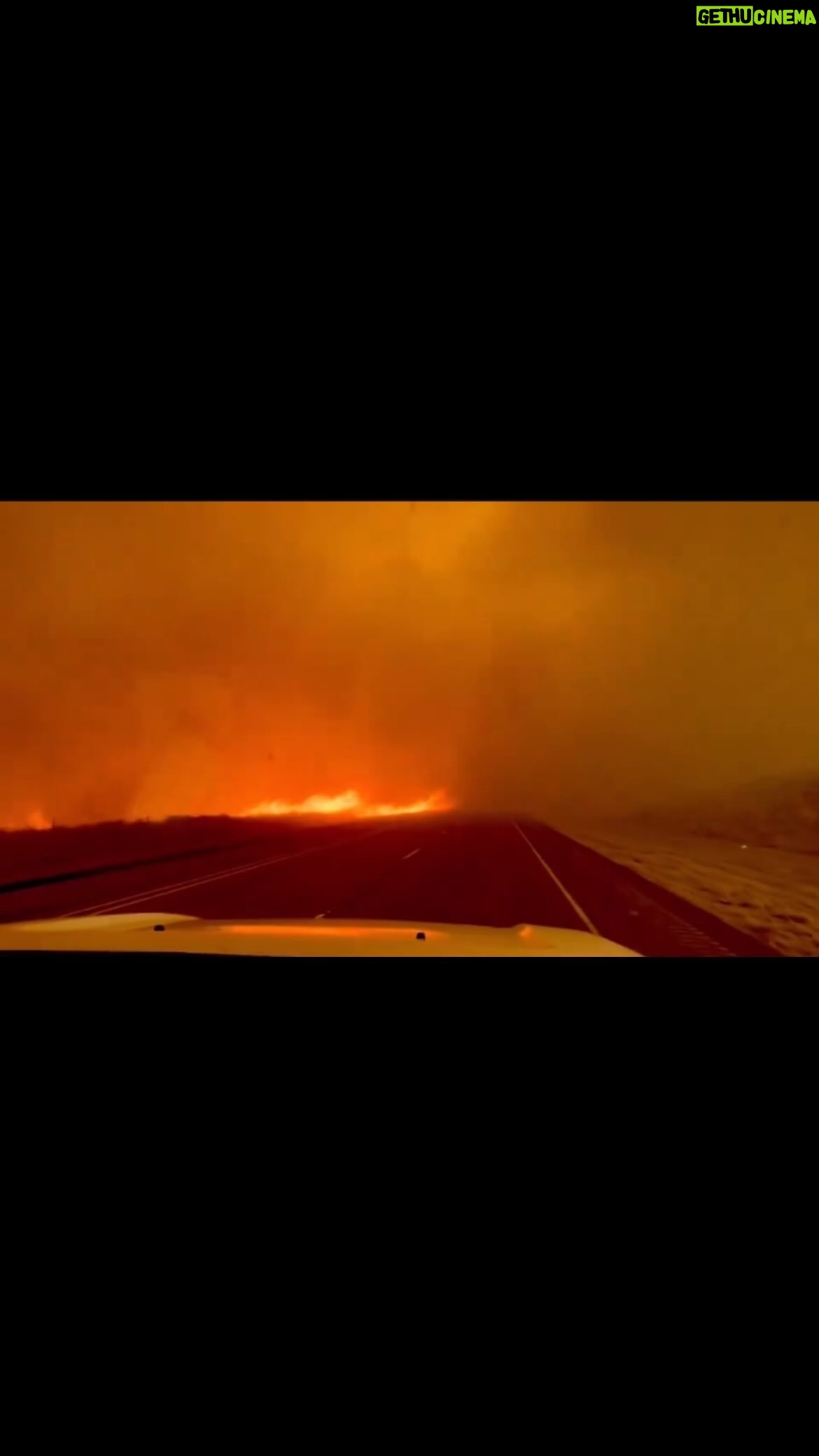 Jessica Yellin Instagram - TEXAS WILDFIRE OUT OF CONTROL The Smokehouse Creek wildfire is raging in the Texas panhandle and parts of Western Oklahoma. The cause of the blaze is currently unknown, but it started Monday evening and has already burned more than 1 million acres. It’s now the largest wildfire in Texas history and the second-largest wildfire in US history. Here, footage from first responders and storm chasers shows the intensity of the flames as clouds of acrid smoke billow over the land — and some of the smoke has even reached as far north as Canada. Strong winds accelerated the fire’s spread through grasslands and other rural areas, even creating brief “fire tornadoes.” Firefighters are trying to contain the spread but progress is slow “due to rough terrain” according to the National Wildfire Coordinating Group. The fire has only been contained 3% at time of posting. #SmokehouseCreekFire #Wildfire #TexasWildfire #Texas