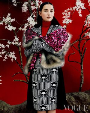Jessie Mei Li Instagram - Loved this shoot so so much ♥️🔷 alongside @EmmaLouiseCorrin, @SimoneAsshley and @wunmimosaku in the September 2021 issue of @BritishVogue ◾️▪️@VogueMagazine, wearing all @Prada, photographed by @RafaelPavarotti_ (such a dream) and styled by the amazing @Edward_Enninful, with hair by @EugeneSouleiman, make-up by @AmmyDrammeh, nails by @AmaQuashie, set design by @IbbyNjoya, flowers by @S2EventsLtd and production by @LalalandProductions.