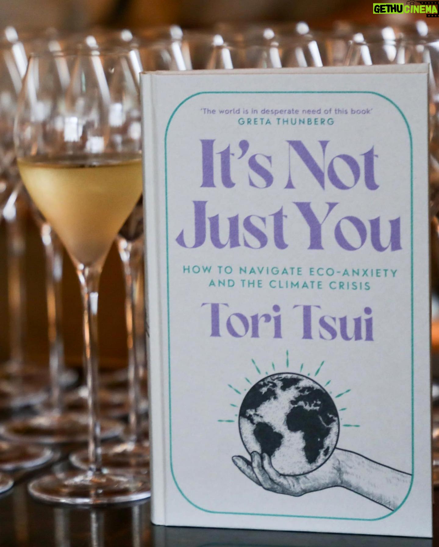 Jessie Mei Li Instagram - a few more from Tori’s book launch celebration at @1hotel.mayfair #gift 🖤 “it’s not just you” xxx @toritsui_ !!! Thanks to everyone who came along🥂 love you all