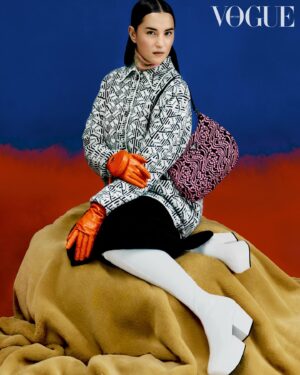 Jessie Mei Li Instagram - Loved this shoot so so much ♥️🔷 alongside @EmmaLouiseCorrin, @SimoneAsshley and @wunmimosaku in the September 2021 issue of @BritishVogue ◾️▪️@VogueMagazine, wearing all @Prada, photographed by @RafaelPavarotti_ (such a dream) and styled by the amazing @Edward_Enninful, with hair by @EugeneSouleiman, make-up by @AmmyDrammeh, nails by @AmaQuashie, set design by @IbbyNjoya, flowers by @S2EventsLtd and production by @LalalandProductions.