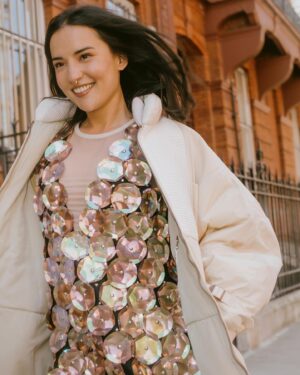 Jessie Mei Li Instagram - thanks @whowhatwear 🌈🧚🏼‍♀️
~~ loved playing dress up and prancing about  with these lovely people~~
snaps by 📸 @philltaylormade
stylist @hollyevawhite
fashion assistant @imymoore
hair @halleybrisker
makeup @naokoscintu
interview by @nellblock
@belmondcadogan