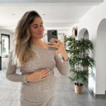 Jesta Hillmann Instagram - Dans quelques jours je débute le troisième trimestre de grossesse et je dois vous avouer que ça me met en joie ! Quand je vois le parcours depuis le début de cette grossesse c’est comme si chaque semaine été une victoire. Je réalise la chance que j’ai et je suis très reconnaissante d’avancer dans cette troisième grossesse. Pour Juliann et Adriann ça avait été si simple que je n’en avais pas conscience.. Petite question car j’ai l’impression d’avoir ÉNORMÉMENT de mamans qui me suivent: combien avez vous d’enfants ? Est ce que vous en voulez d’autres ? 🤱🏼