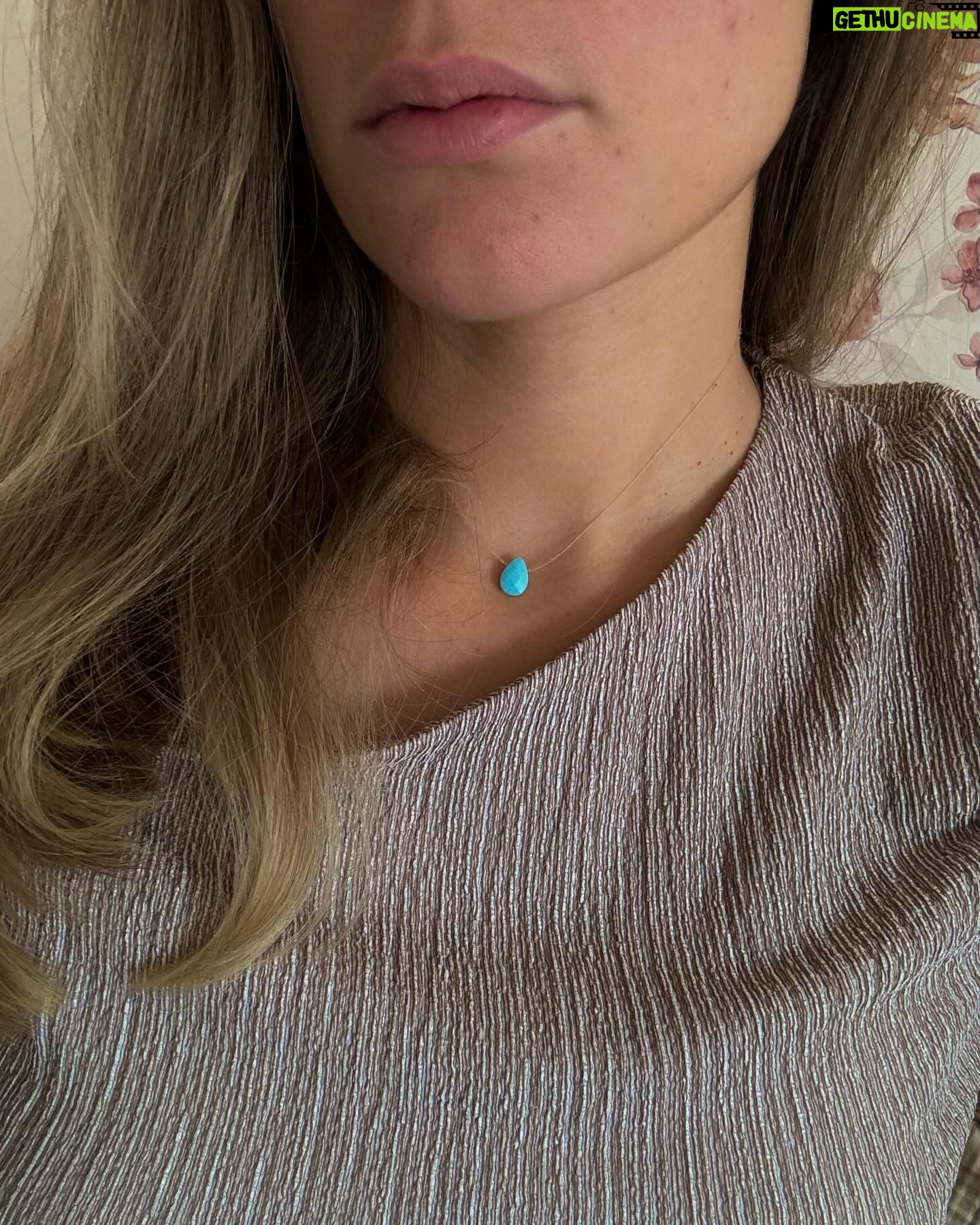 Jesta Hillmann Instagram - Dans quelques jours je débute le troisième trimestre de grossesse et je dois vous avouer que ça me met en joie ! Quand je vois le parcours depuis le début de cette grossesse c’est comme si chaque semaine été une victoire. Je réalise la chance que j’ai et je suis très reconnaissante d’avancer dans cette troisième grossesse. Pour Juliann et Adriann ça avait été si simple que je n’en avais pas conscience.. Petite question car j’ai l’impression d’avoir ÉNORMÉMENT de mamans qui me suivent: combien avez vous d’enfants ? Est ce que vous en voulez d’autres ? 🤱🏼