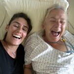 Jesta Hillmann Instagram - Quelques jours après cette annonce qui nous est tombé littéralement dessus je tiens particulièrement à vous écrire pour vous dire merci ! MERCI pour tout ce soutien et cet amour que vous nous envoyez chaque jour avec maman. Avec cette nouvelle, on a forcément des phases de up et de down avec des humeurs très changeantes mais on essaye de garder le sourire et surtout la positivité. Nous savons qu’à partir de maintenant c’est un long chemin qui nous attend et qu’il va falloir faire preuve de beaucoup de force et de patience. Vous avez été nombreux et nombreuses à nous envoyer tant vos expériences que vos messages de soutiens et ce que je retiens par dessus tout c’est qu’il faut garder le moral. Encore merci pour cette vague d’amour et de soutiens et surtout profitez de vos proches et prenez soin d’eux car c’est ce qui compte le plus. ❤️‍🩹🙏🏻