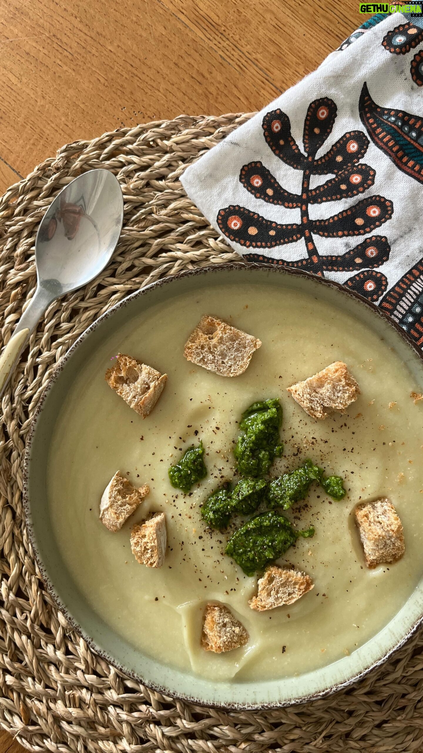 Jesta Hillmann Instagram - Nouveau crash test @lidlfrance, cette fois avec le Monsieur Cuisine Smart en vente le 4 décembre ✨ D’ailleurs pour l’achat de votre Monsieur Cuisine Smart et sur présentation de votre appli LIDL Plus, payez 360 € en caisse et recevez ultérieurement 12 coupons de 30 €. Vous recevrez un coupon par mois, qui sera valable une semaine. Le premier coupon sera reçu à partir du 16 janvier 2024. C’est génial non? (Coupon utilisable une seule fois. Offre limitée à 100 000 exemplaires (1 exemplaire par client LIDL Plus) et du 4 au 11 décembre 2023) N’hésitez pas à m’écrire pour me dire si vous avez eu la chance de faire partie des 100 000 premiers 🤍 Publicité