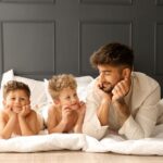 Jesta Hillmann Instagram – L’une de mes photos préférées..
Je ne sais pas comment l’expliquer mais quand je vois @benoit.assadi avec ces deux minis je me rend compte de la chance que j’ai d’avoir créer cette famille 🙏🏼 Dans plusieurs années on fera la même photo avec 4 bonhommes de 1m90 chacun, des poils et de la barbe aha ! 😅 

Ps: cette musique je chiale ! 

By @lestudiodechloe_photographe