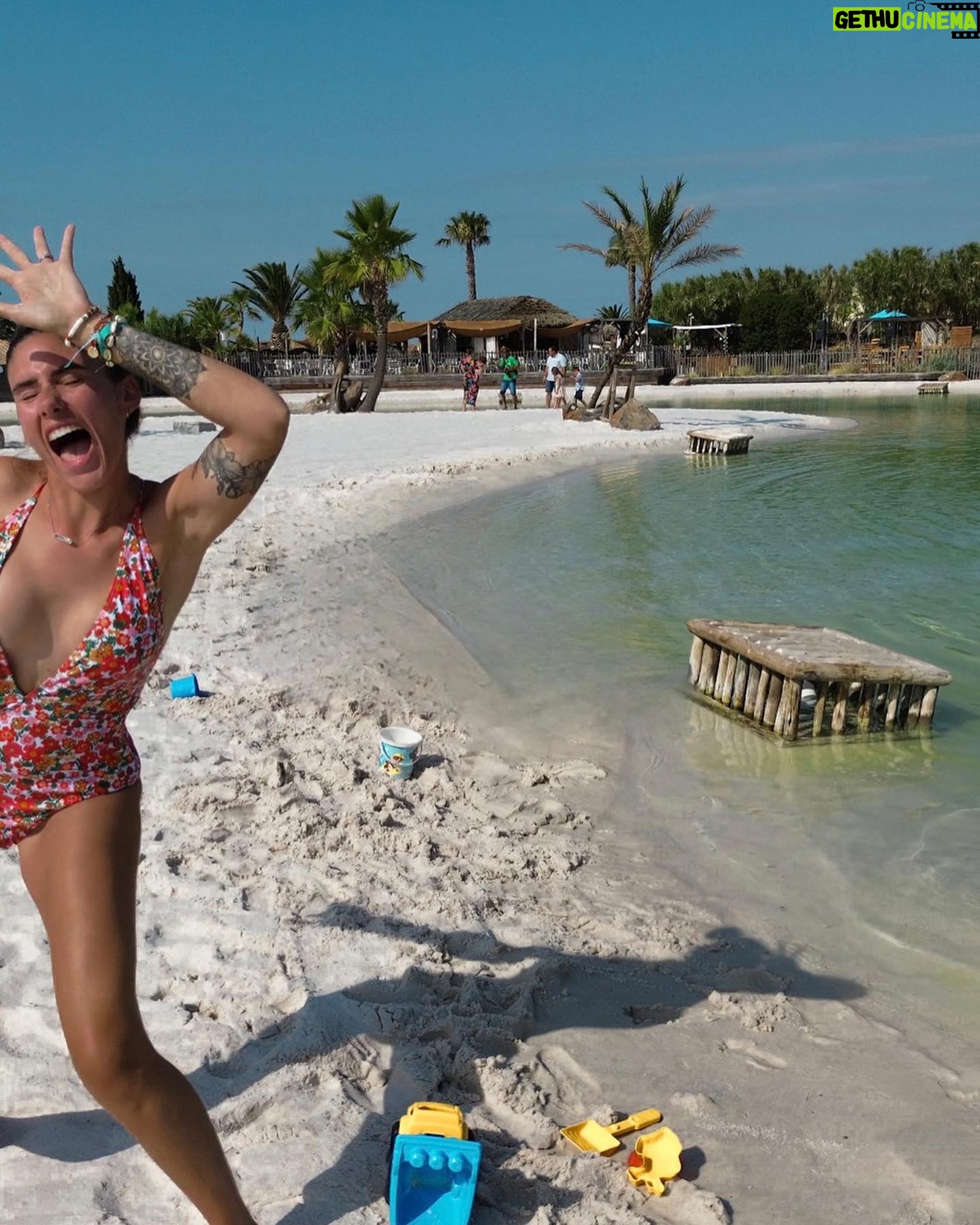 Jesta Hillmann Instagram - CONCOURS AVEC SANDAYA TERMINÉ ☀️ Les amis vous avez suivi de près nos vacances au camping Sandaya et vous m’avez posé énormément de questions ! Aujourd’hui on vous propose un concours pour remporter un séjour découverte de 2 nuits au sein du camping* ! Je vous met tous les détails en dessous concernant le lot et la participation : - Abonnez vous à mon compte ainsi qu’à celui de @campings_sandaya - Commentez la publication en invitant 1 ou plusieurs amis - Pour doubler vos chances n'hésitez pas à vous abonner à nos comptes tiktok *2 nuits en locatif 3 coquillages, valable jusqu’au 31/10/2024, hors juillet/août, hors week-ends fériés et campings partenaires. Lot non-cessible et non échangeable contre un remboursement. Collaboration commerciale rémunérée