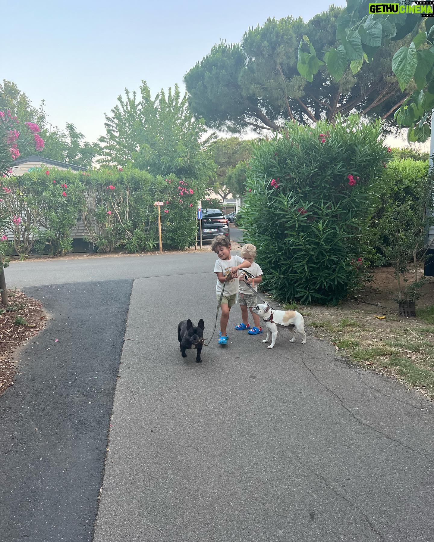 Jesta Hillmann Instagram - Vacances en famille avec les grands parents ☀️