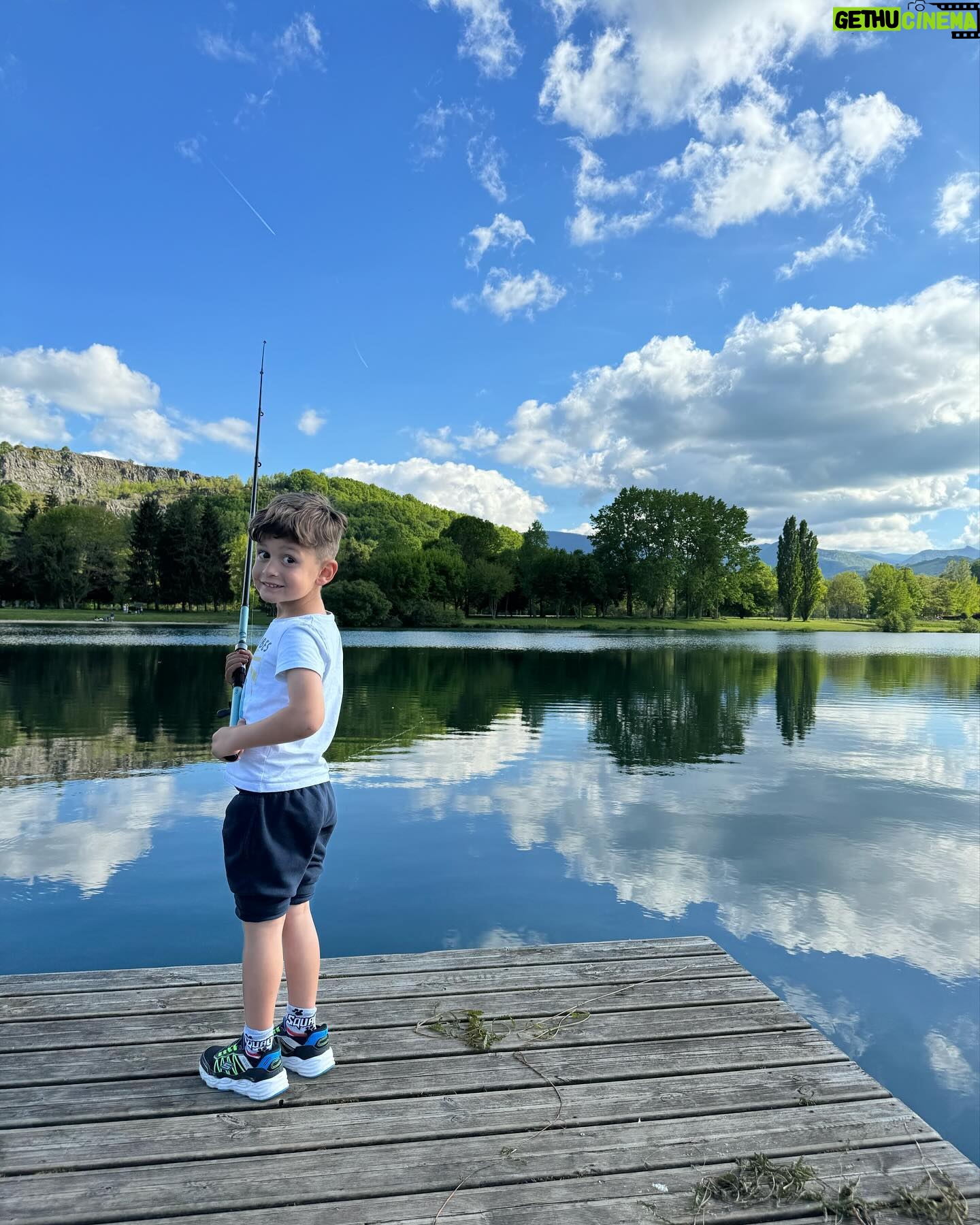 Jesta Hillmann Instagram - Notre mini « road trip » en Van avec les enfants est hyper positif même si il faut une sacrée organisation c’est une belle sensation de liberté 😌🚐