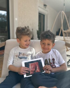 Jesta Hillmann Instagram - Mes fils 🥹🤍 Laissez moi pleurer de bonheur devant ces photos et avec cette musique …
