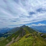 Jesta Hillmann Instagram – Première randonnée en Suisse 🇨🇭 
D 1100 15km 4h30 🙌🏼
On est vraiment venu ici pour ces paysages et on est ravie ! Demain et après demain ça continue 🏔️🥾