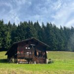 Jesta Hillmann Instagram – Première randonnée en Suisse 🇨🇭 
D 1100 15km 4h30 🙌🏼
On est vraiment venu ici pour ces paysages et on est ravie ! Demain et après demain ça continue 🏔️🥾