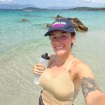 Jesta Hillmann Instagram - Clap de fin sur le @corsicaraidfemina ! 110km d’effort pendant ces 4 jours 🏃‍♀️💦 Quel dépassement de soi ENORMEEE !!!! J’ai absolument tout donné sur chaque épreuve même quand mes jambes ne voulaient plus coopérer. Je suis extrêmement fière de moi car honnêtement je ne m’étais pas assez entraîné et le niveau était très élevé. Tu ne réalises pas ce que c’est tant que tu ne l’as pas vécu .. Premier jour 8eme, deuxième jour 6eme du classement général, troisième jour de nouveau 8eme et finalement le bike and run nous aura fumé car on termine pour la dernière journée 11eme au classement. Petite déception pour @healthylifemary et moi après avoir été chaque jour avant la dizaine mais ça n’enlèvera rien au surpassement de nous que nous avons vécu ensemble 🤍💪🏼 Petite note à moi même: je suis plutôt à l’aise dans l’eau avec le canoë et la natation qui fut mes épreuves les plus réussies. Par contre gros point noir sur le trail ahahahah ! Il va falloir que je m’y mette un jour sérieusement.. 😌 Je voulais quand même vous remercier à vous qui lisez ce texte pour votre soutien que vous m’avez apporter par vos messages et vos commentaires et particulièrement à mon mari aussi sans qui je n’aurais pas pu me permettre de vivre cette expérience folle du @corsicaraidfemina 🥰