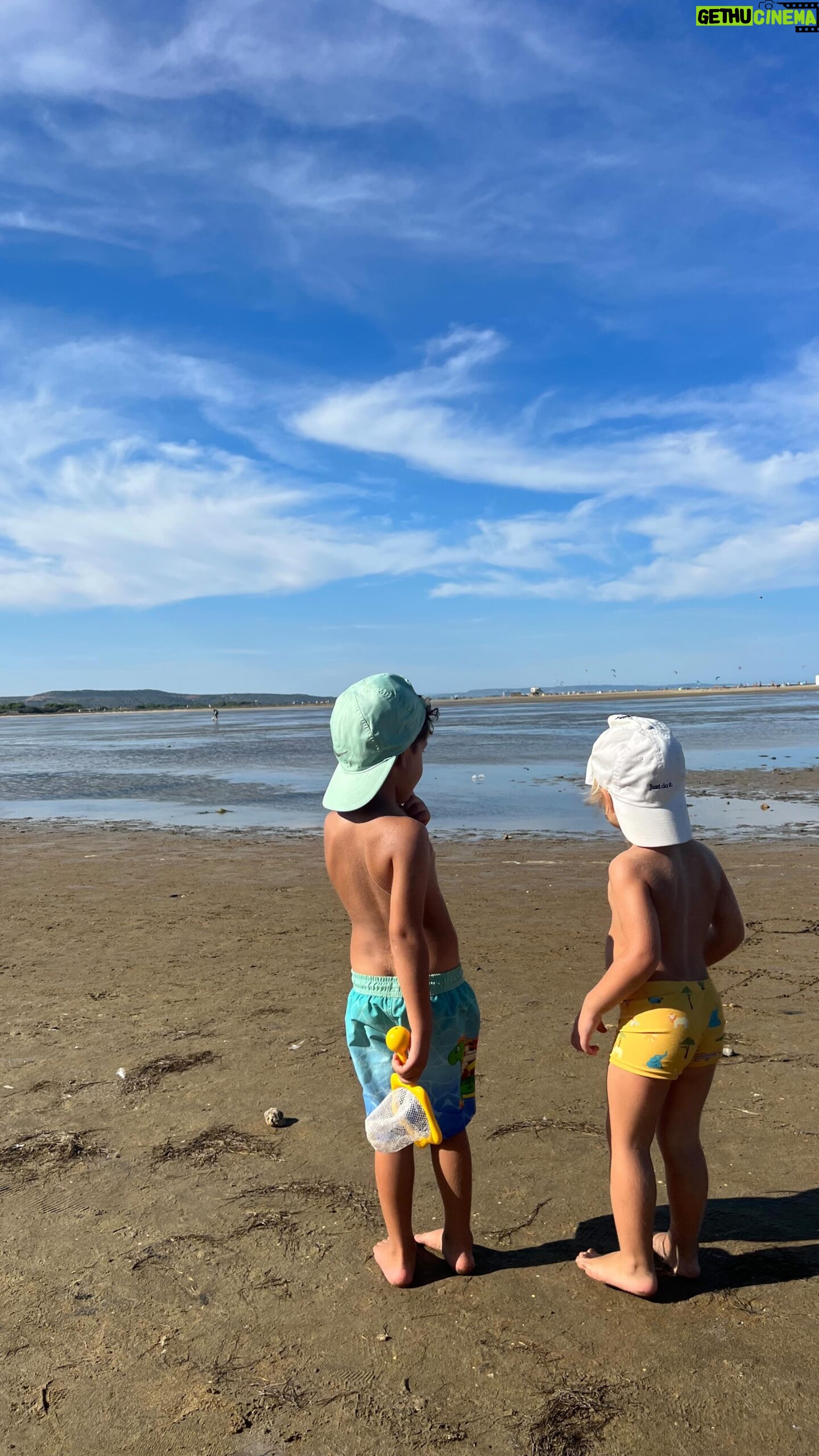 Jesta Hillmann Instagram - Vous connaissez la tradition depuis quelques années maintenant 😌 Voici le réel recap de nos vacances en famille ! Des souvenirs pour toujours.. 🫶🏻✨