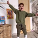 Jesta Hillmann Instagram - En collaboration commerciale avec Quick, on a pu découvrir les jeux Naruto et les accessoires Naruto Shippuden à collectionner dans les menus enfants jusqu’au 11 décembre ! ✨ Si vos enfants sont des ninjas dans l’âme, ils vont adorer ⚡️ Dans la Magic Box pour les 4-7 ans, vous pourrez retrouver : -Un jeu de 7 familles avec les personnages phares de Naruto ! -1 puzzle avec un DIY, en effet Quick nous propose d’assembler la boîte du puzzle nous-même -1 livret d’activité comprenant des coloriages et plein de jeux -1 cahier avec des stickers -1 poster avec au dos des jeux à faire plein de petits stickers Dans la Fun Box pour les plus grands de 8 à 11 ans : -Des chaussettes Akatsuki - Des chaussettes Konoha -Des stickers repositionnables -4 décorations pour customiser leurs lacets Pour votre santé, pratiquez une activité physique régulière www.mangerbouger.fr  @quick.france #mangerbouger #collaborationcommerciale