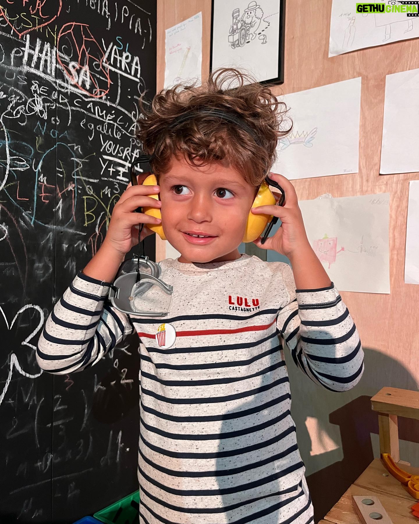 Jesta Hillmann Instagram - Juliann in Paris 🥖 Pour la première fois tatie a prit Juliann pour passer 4 jours chez elle à Paris. Voici le planning pour ceux qui m’ont demandés: - jeux pour enfants La Canopée ( Paris Châtelet Les Halles ) gratuit - Muséum d’histoire Naturelle Paris Jardin des Plantes Le bon plan c’est la galerie de paléontologie gratuite pour les enfants - Jardin D’acclimatation Paris - Fête forraine des Tuileries - Exposition Monsieur Madame Montreuil - Parc zoologique de Vincennes - Cité des sciences / la Villette Paris 19