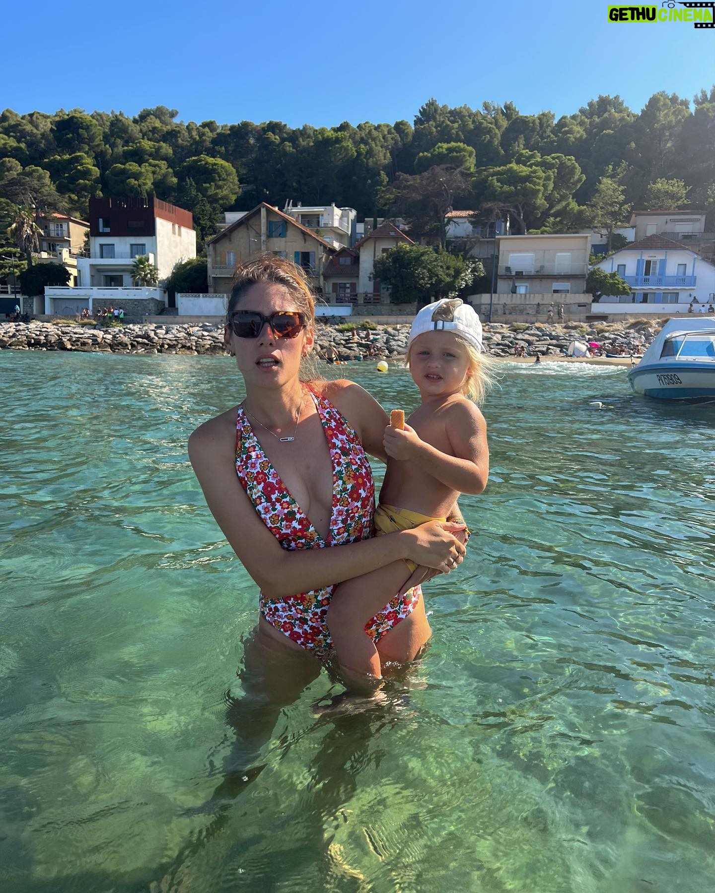 Jesta Hillmann Instagram - Quand on nous dit que les vacances sont bient么t fini 馃馃悞