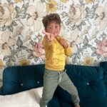 Jesta Hillmann Instagram – On s’y prend en avance, petite sélection de look automnale pour l’école avec Gémo ! 🍁 
D’ailleurs avis aux parents qui veulent éviter de perdre les affaires de leurs enfants à l’école, ils proposent un pack « Prêt à vivre » qui vous offre des étiquettes personnalisées pour l’achat d’un produit enfant de 0 à 16 ans !

Mon code promo JESTA10 est valable jusqu’au 30/08 et je vous met juste ici les références des tenues :
Tenue 1 ⬇️
Tee-shirt à manches longues : 40729570448
Veste sweat boutonnée : 40721510199
Jean : Réf. : 40726100109
Tenue 2 ⬇️
Sweat molleton jaune : réf. 40721500261
Pantalon kaki : réf. : 40728100184
Tenue 3 ⬇️
Pull dinosaure : réf. 40729530068
Pantalon molleton ocre : ref. 40721100142

@gemo_officiel
Collaboration commerciale rémunérée